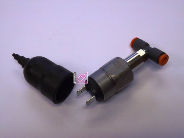 Pressure Switch 1/8" Hexagon c/w boot and T-piece (for 8mm pipe)