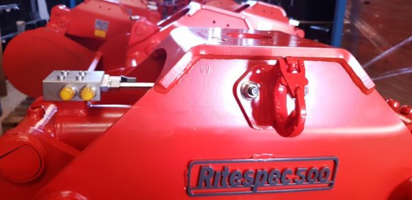Ritespec 500lt Grab Bucket c/w Quick Change Hooks, Front & Side Cutting Edges - Image 2
